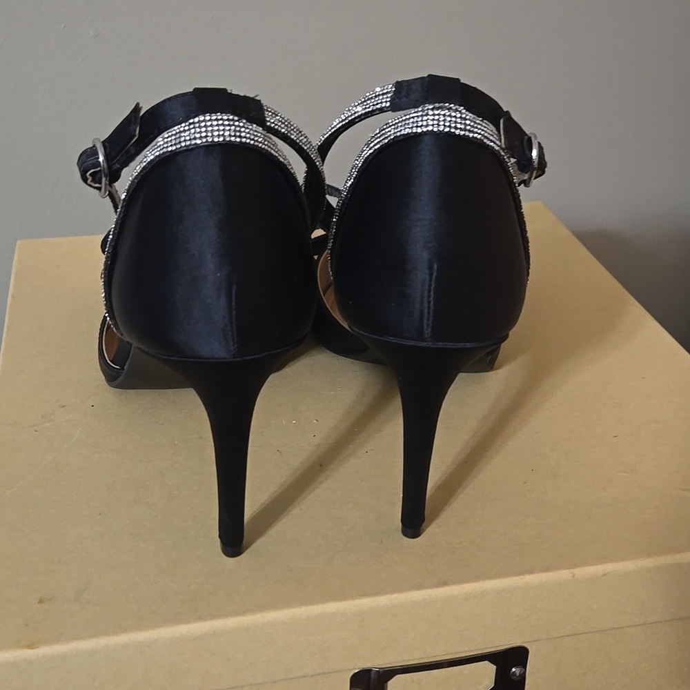 Kelly & Katie Black Satin Heels with Glittering Bow Size 11M - Picture 4 of 10